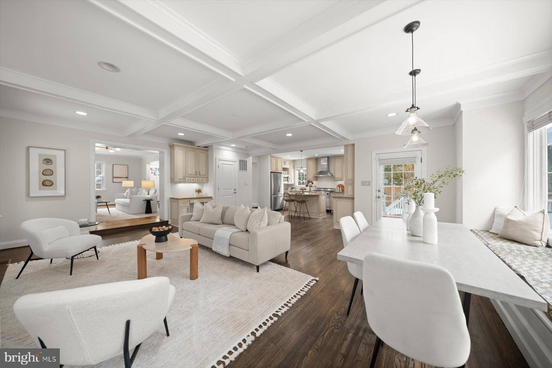 COUNTRY CLUB - Residential