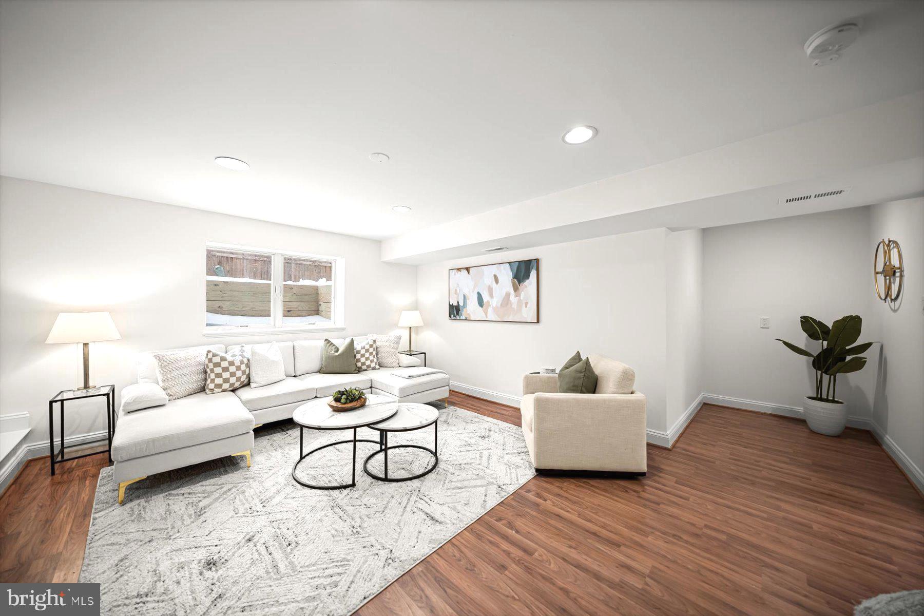 COUNTRY CLUB - Residential