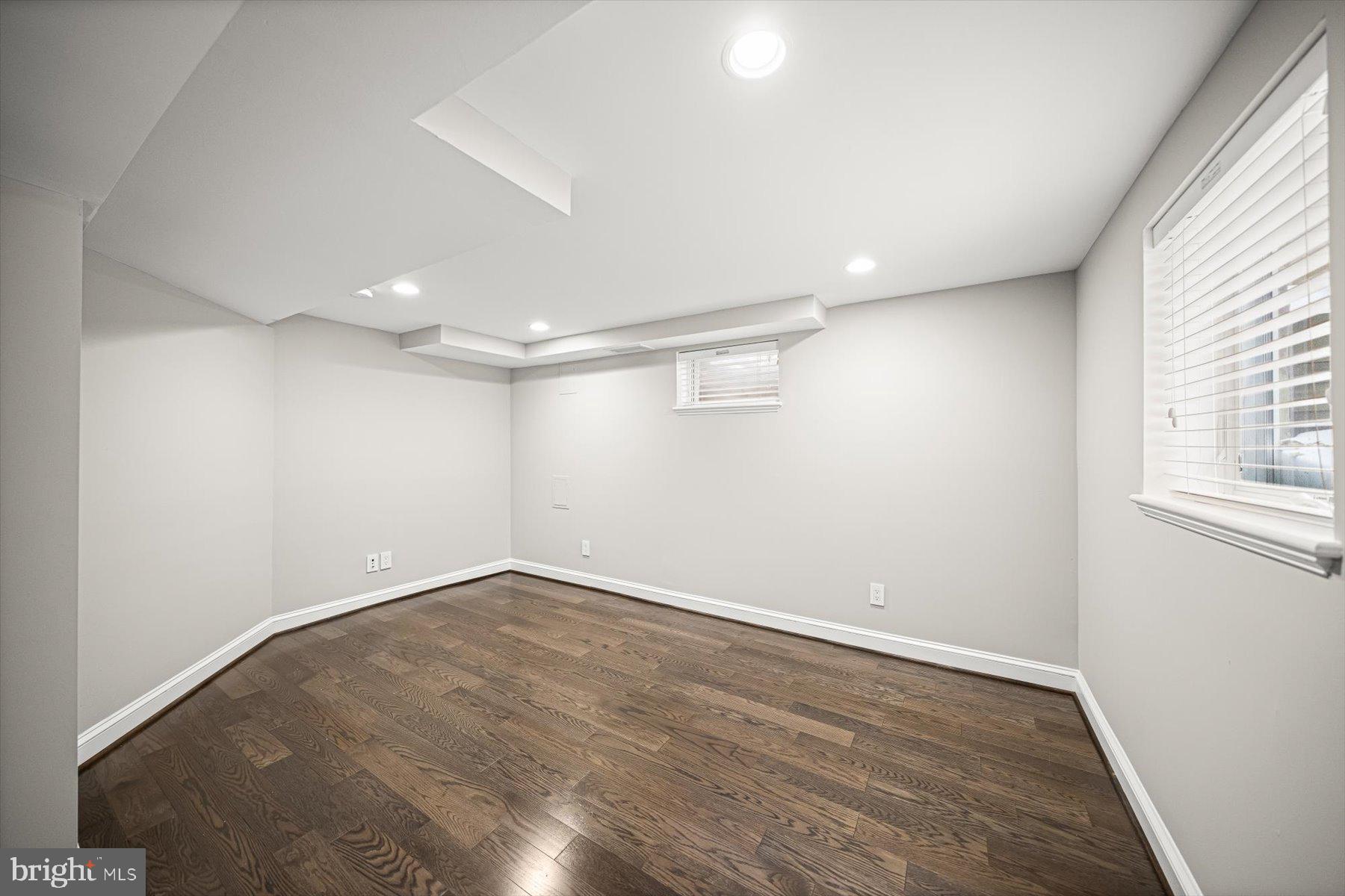 COUNTRY CLUB - Residential