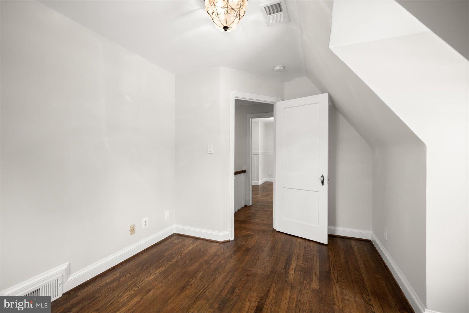 COUNTRY CLUB - Residential