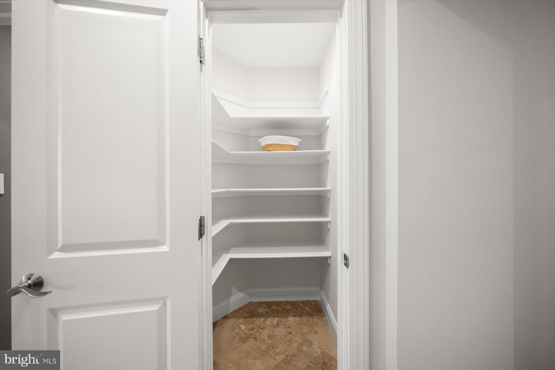 COUNTRY CLUB - Residential