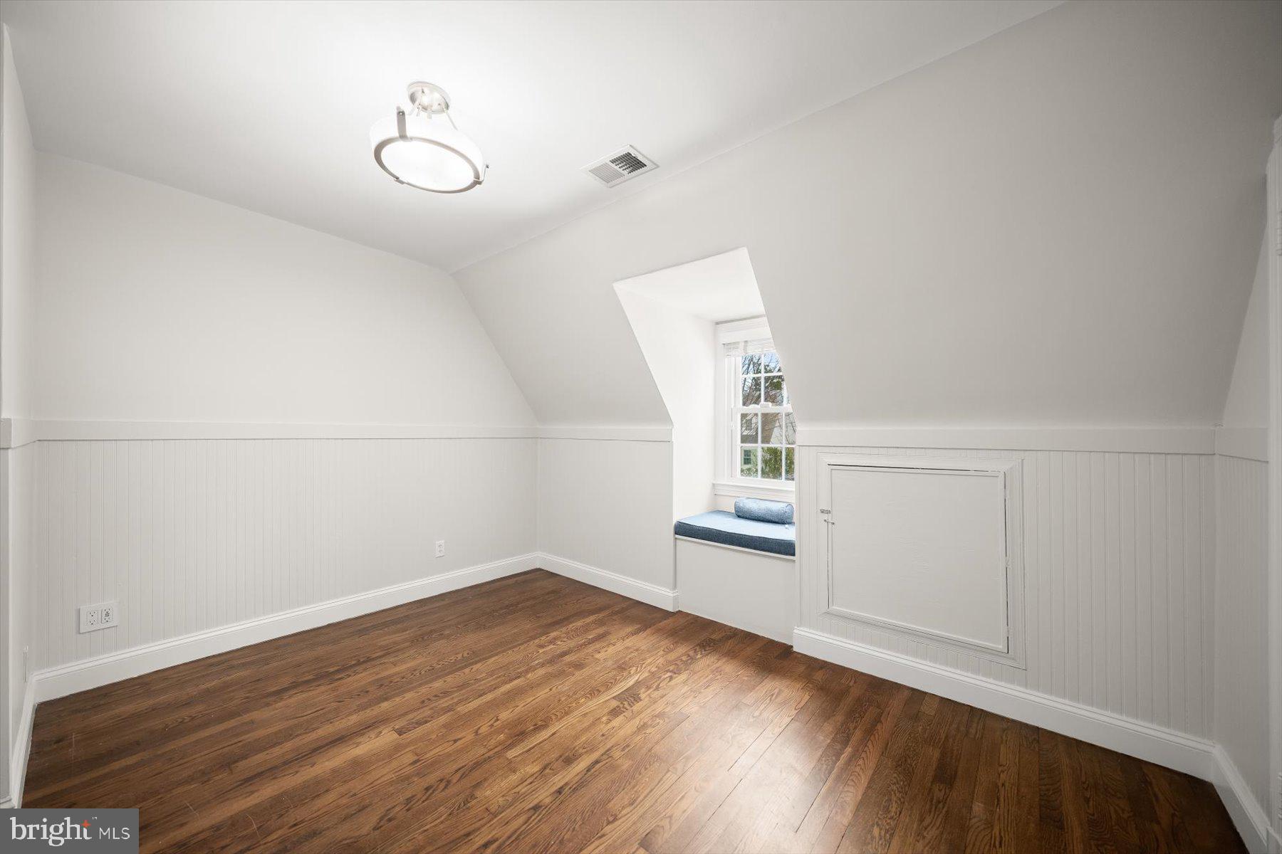 COUNTRY CLUB - Residential