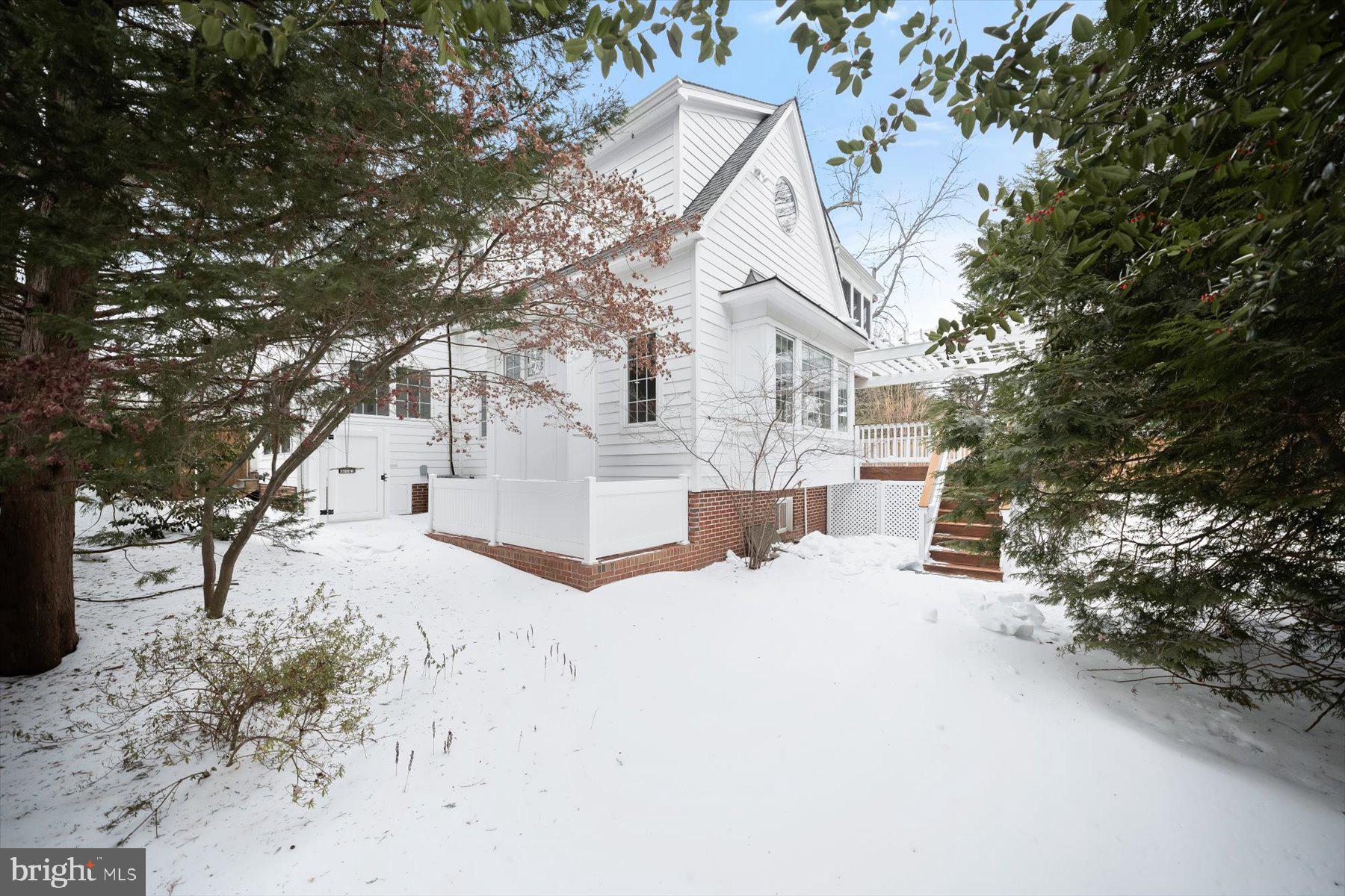 COUNTRY CLUB - Residential