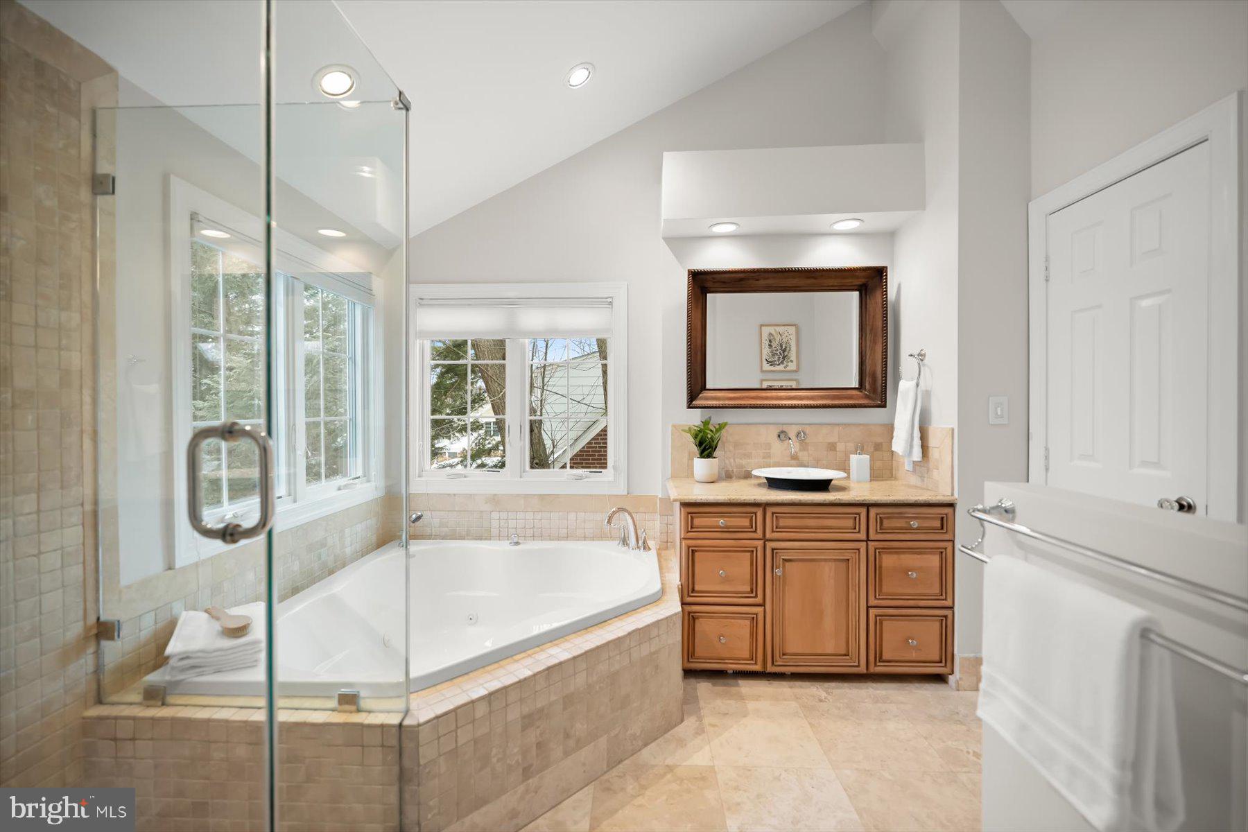 COUNTRY CLUB - Residential