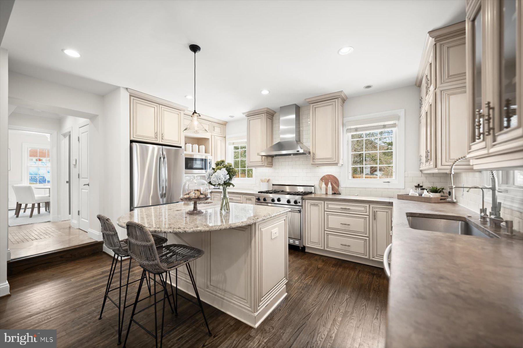 COUNTRY CLUB - Residential