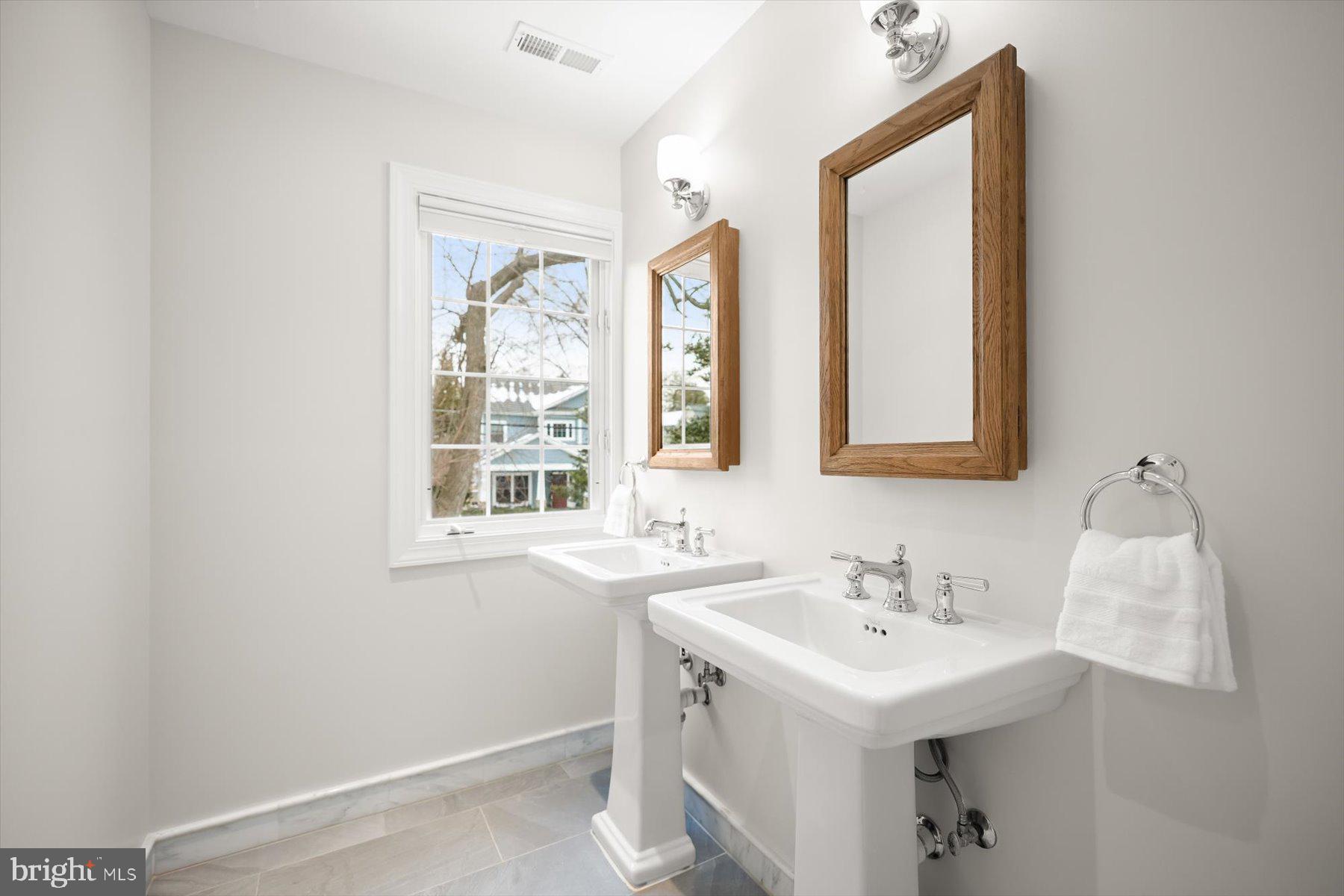 COUNTRY CLUB - Residential