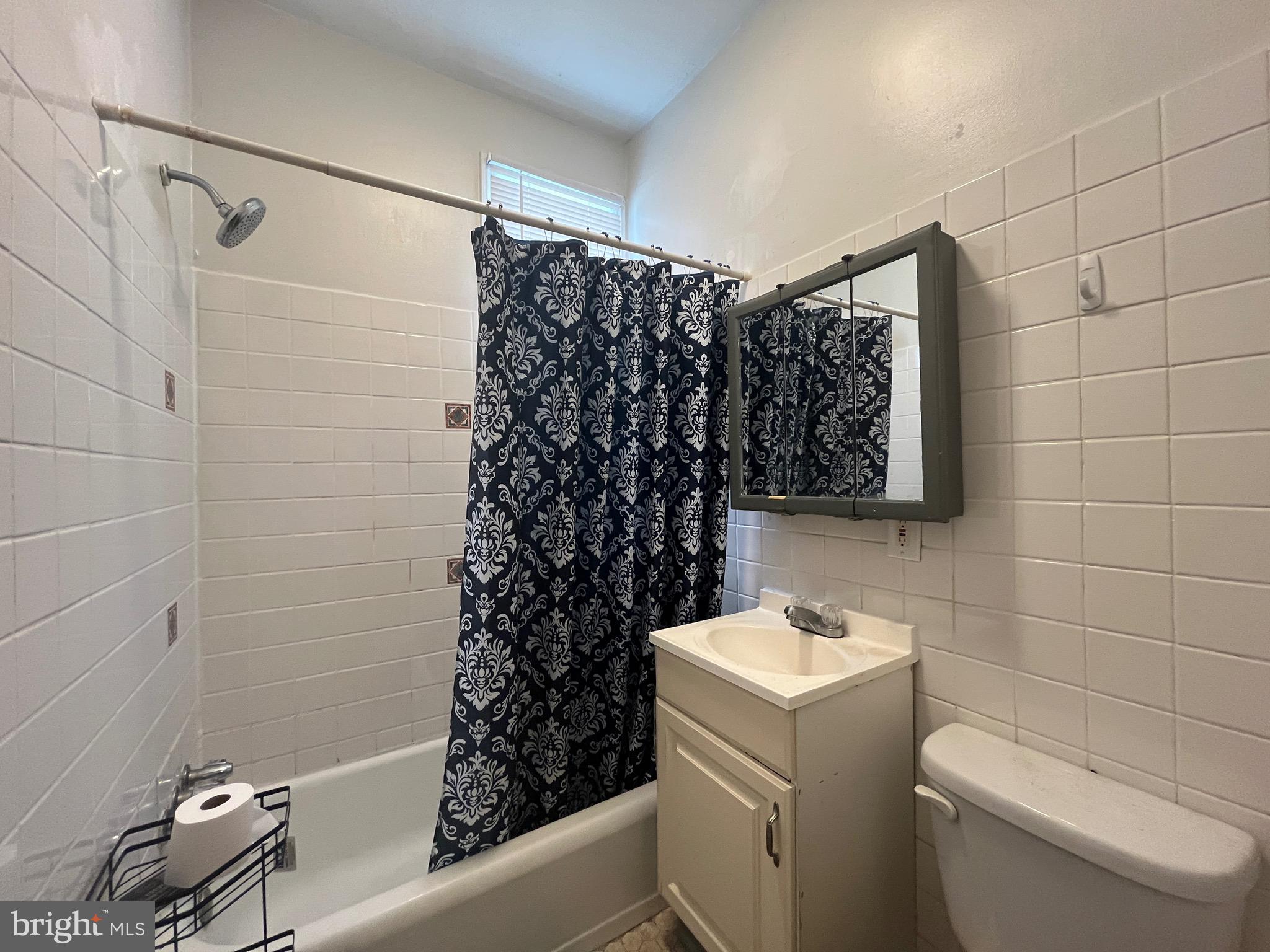 LAWNDALE - Residential Lease