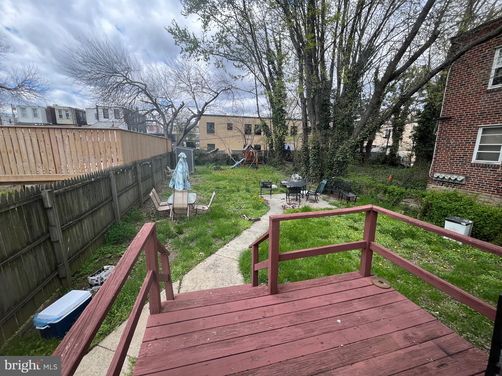 LAWNDALE - Residential Lease