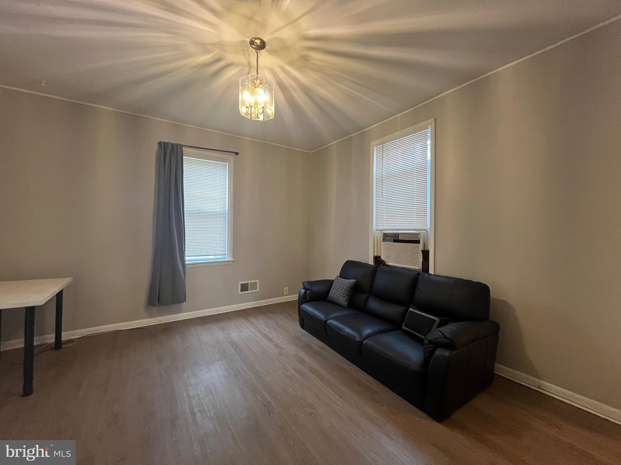 LAWNDALE - Residential Lease