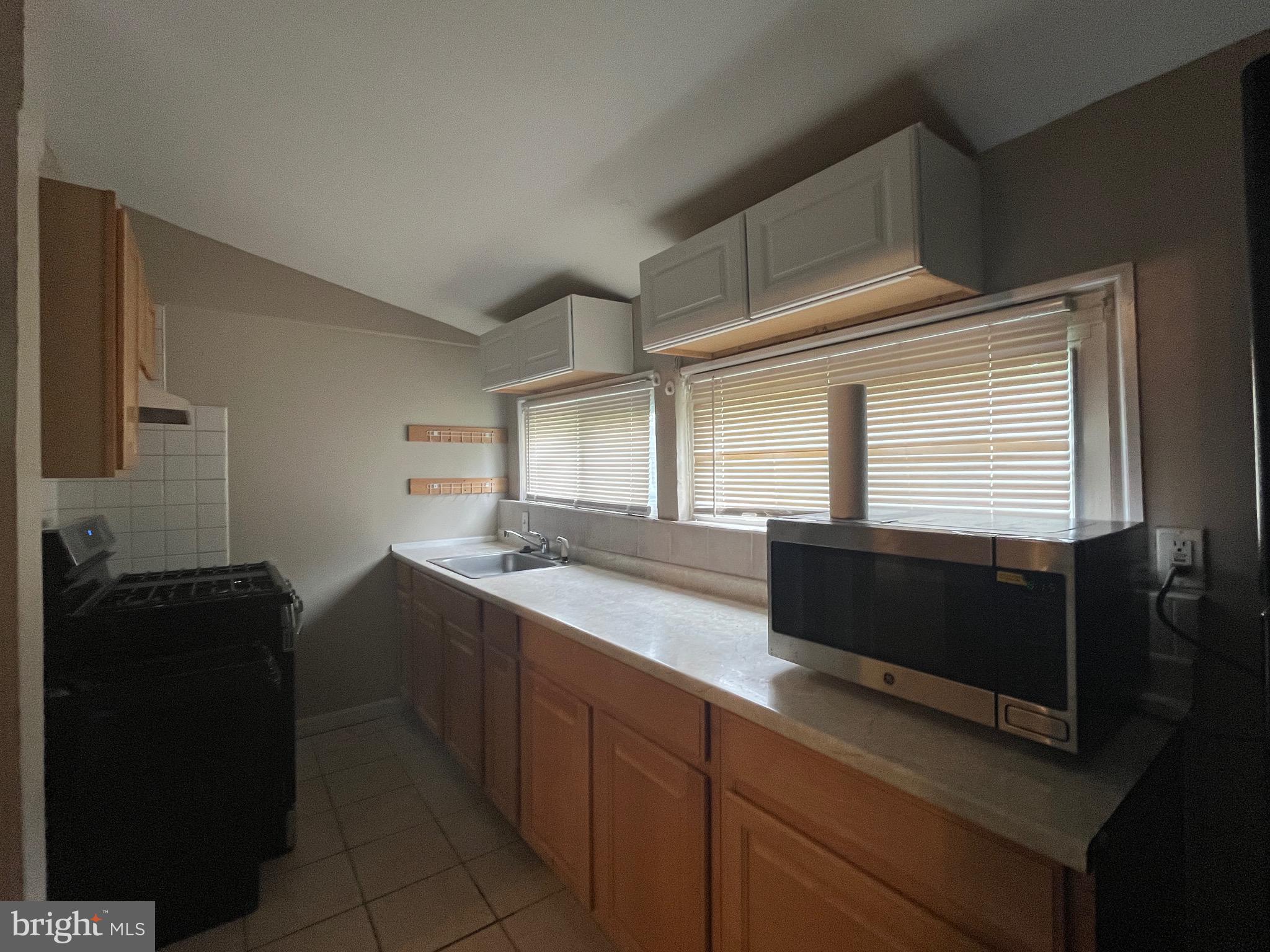 LAWNDALE - Residential Lease