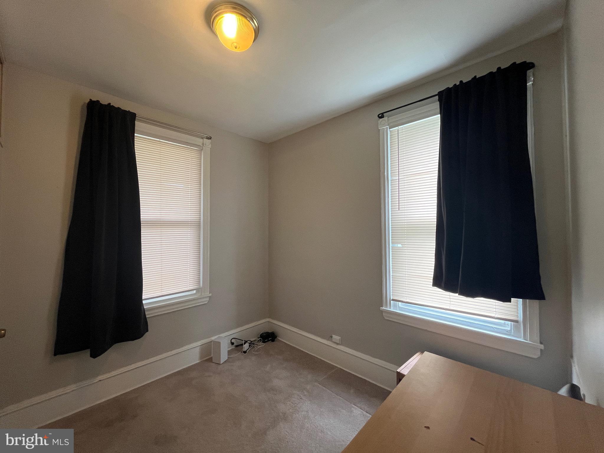 LAWNDALE - Residential Lease