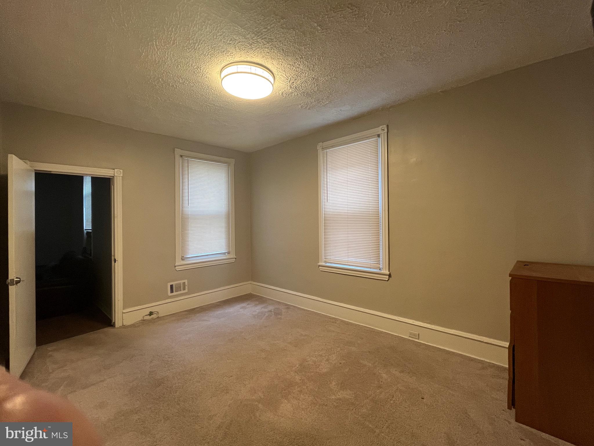 LAWNDALE - Residential Lease