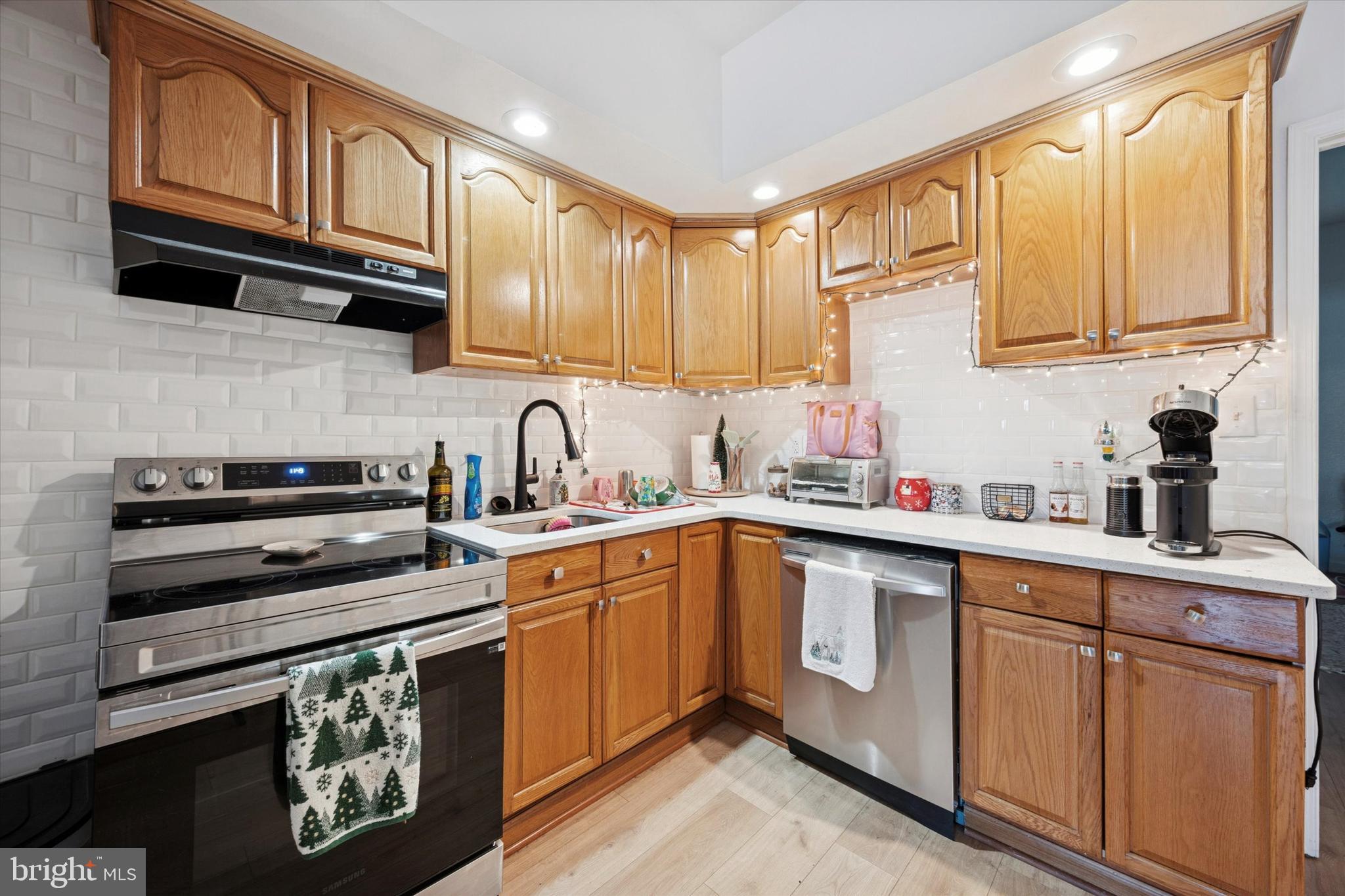 PORT RICHMOND - Residential Income