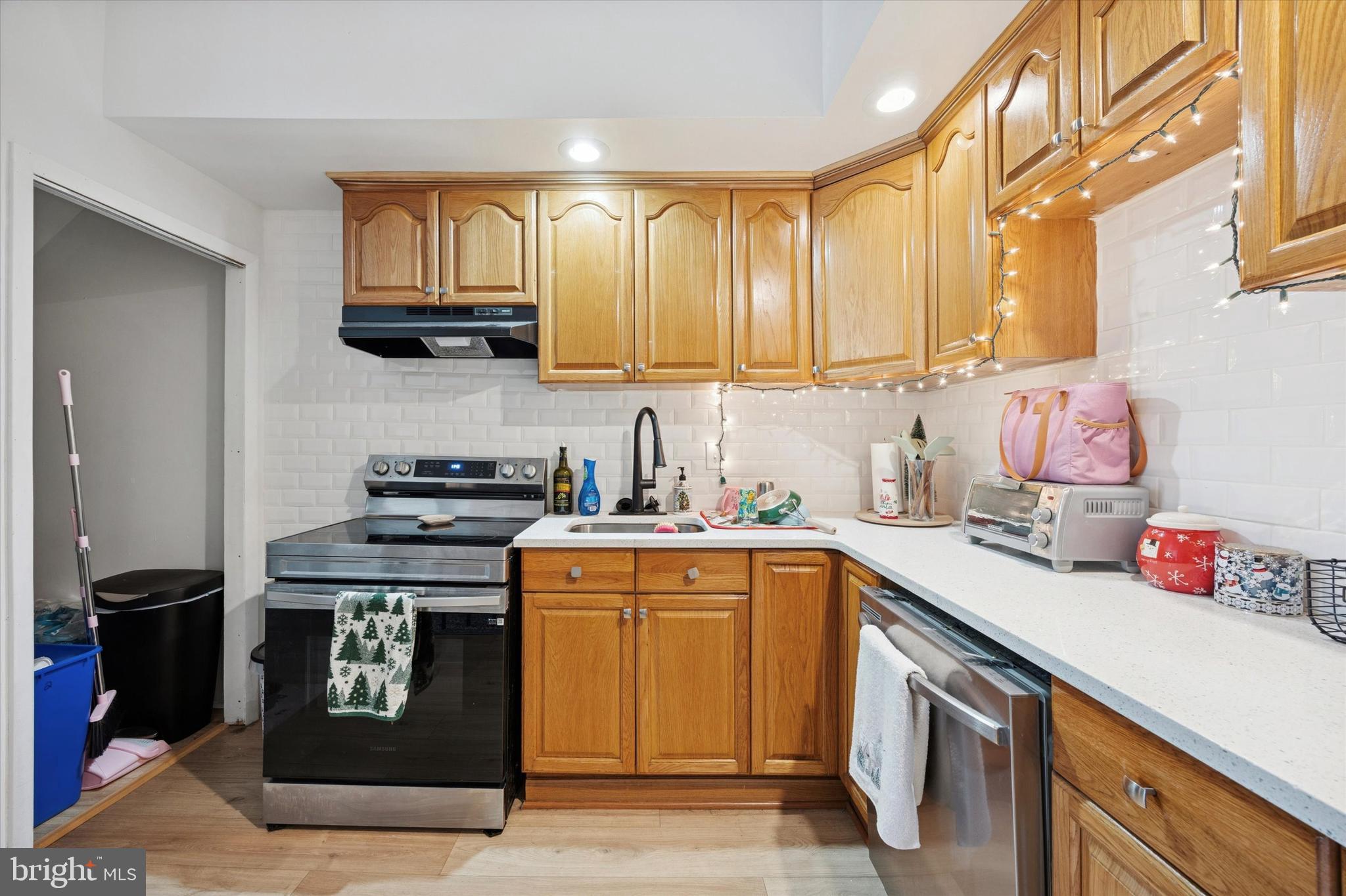 PORT RICHMOND - Residential Income