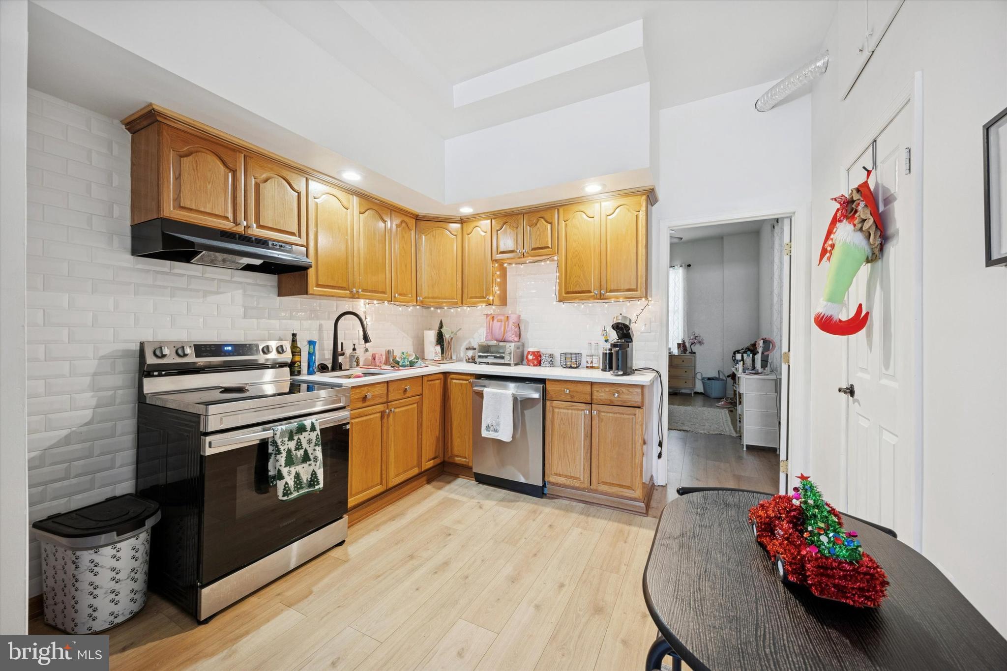 PORT RICHMOND - Residential Income