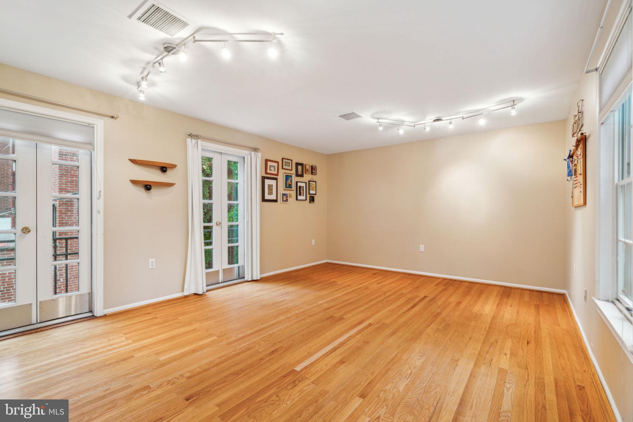 WASHINGTON SQ WEST - Residential