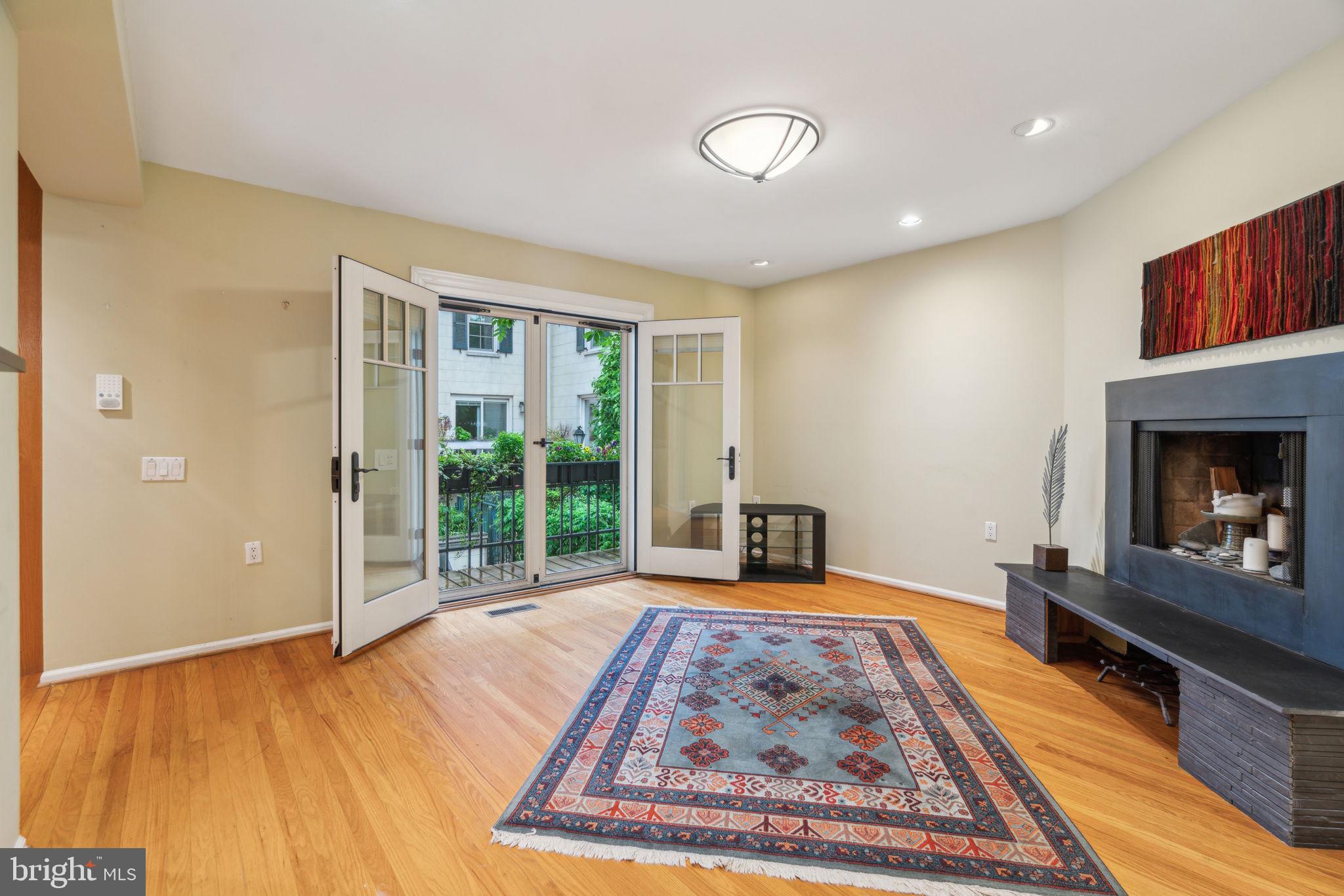 WASHINGTON SQ WEST - Residential