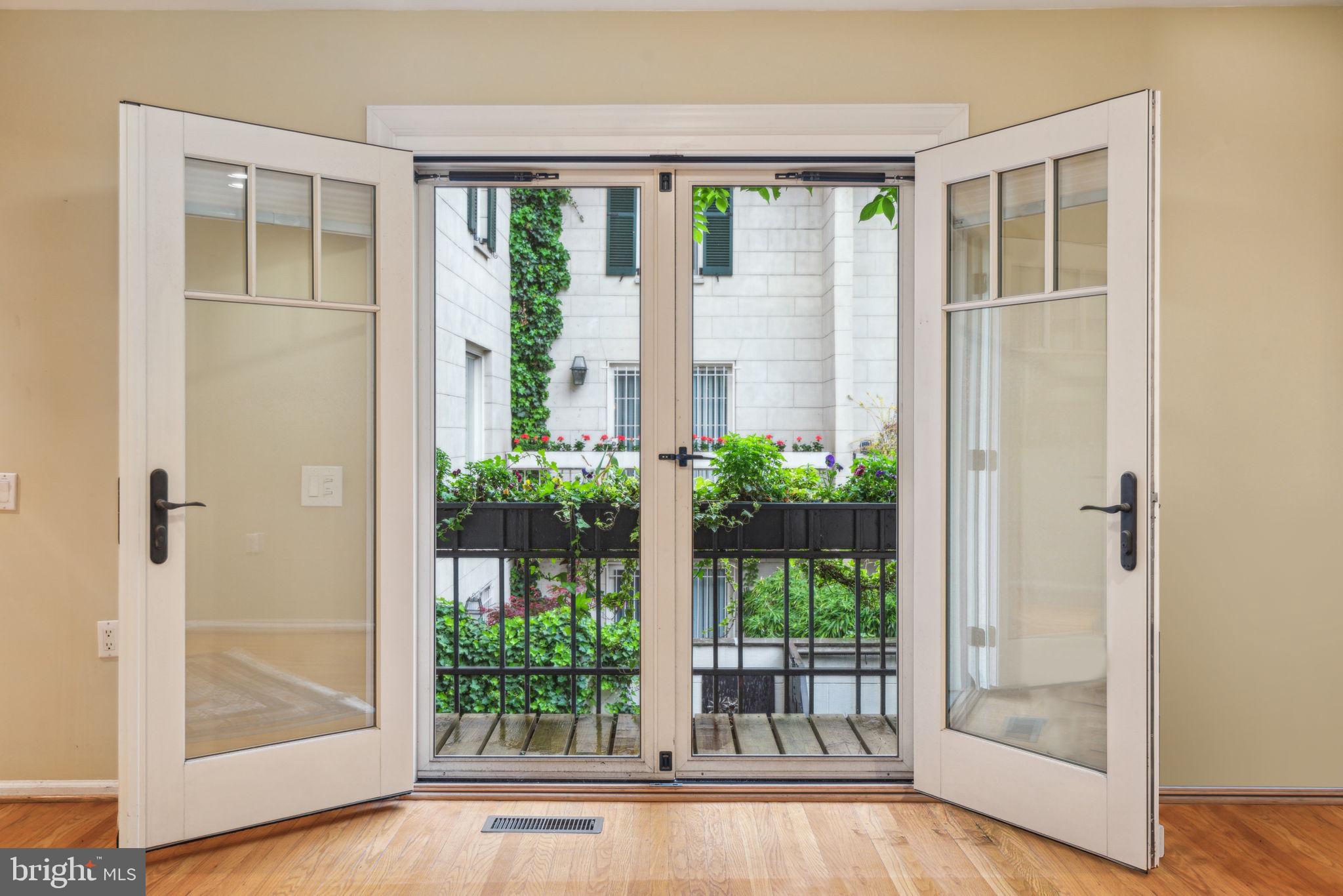 WASHINGTON SQ WEST - Residential