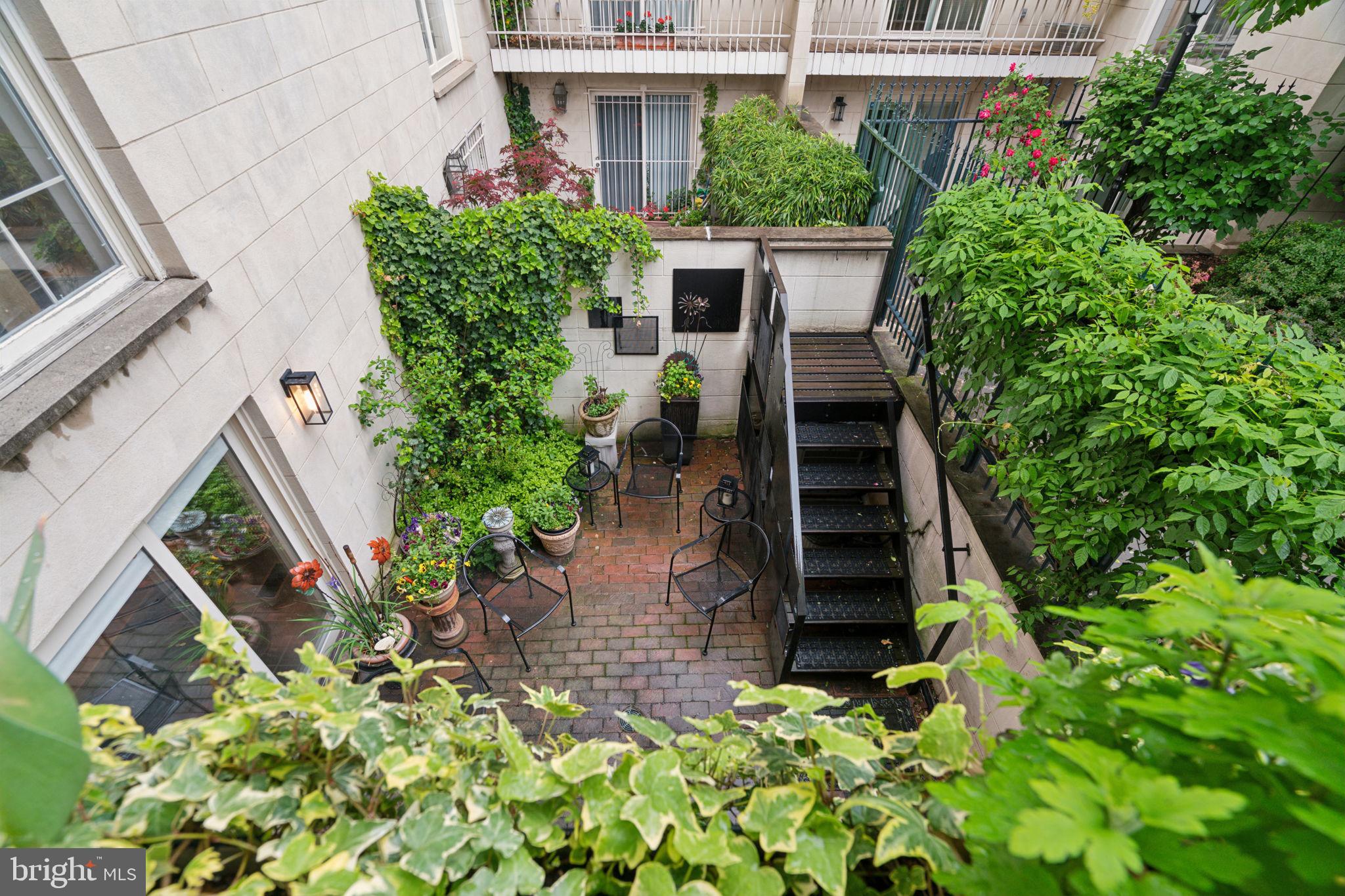 WASHINGTON SQ WEST - Residential