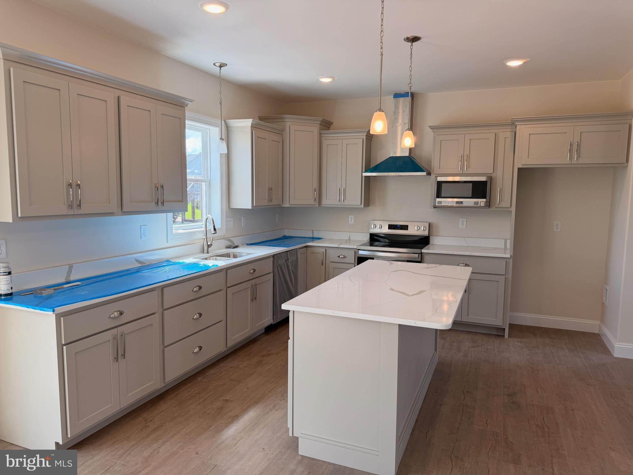 407 E. CLARISSA DR