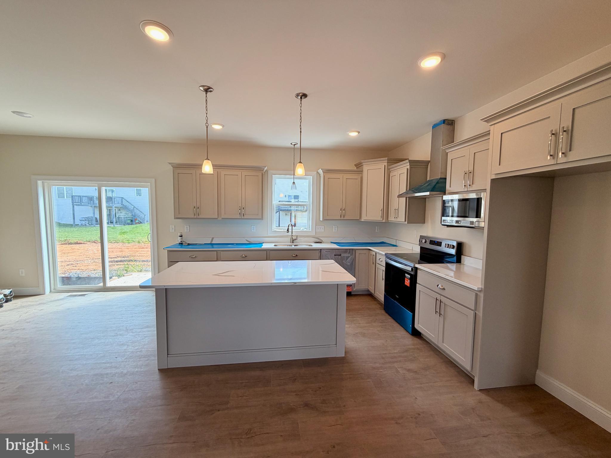 407 E. CLARISSA DR