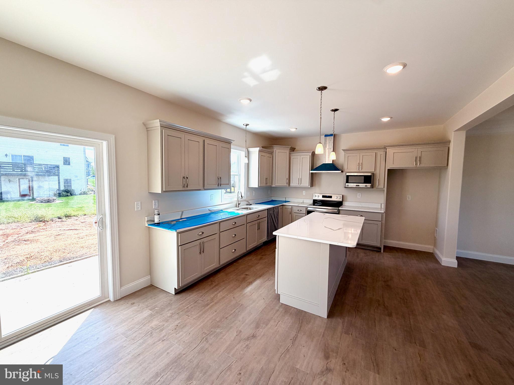 407 E. CLARISSA DR