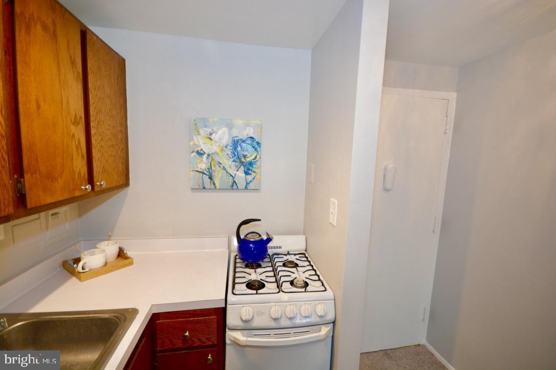 PORT ROYAL CONDOMINIUM - Residential Lease