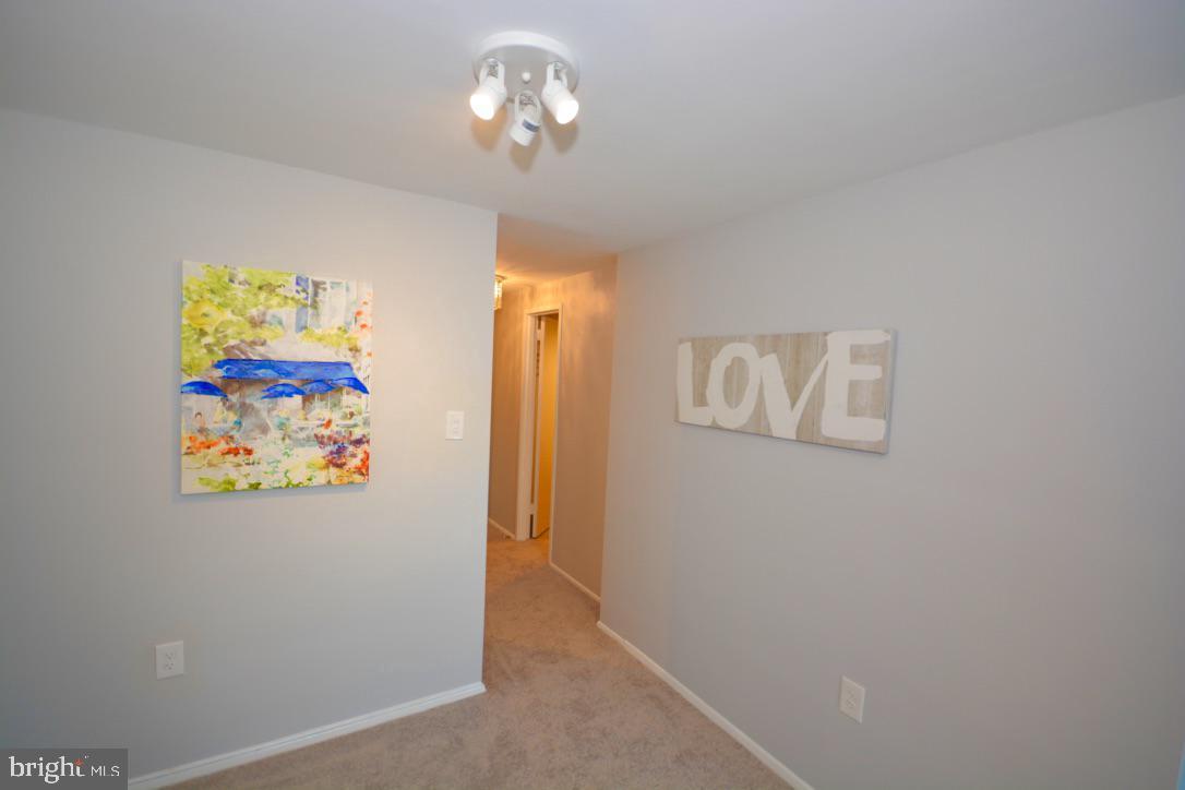 PORT ROYAL CONDOMINIUM - Residential Lease