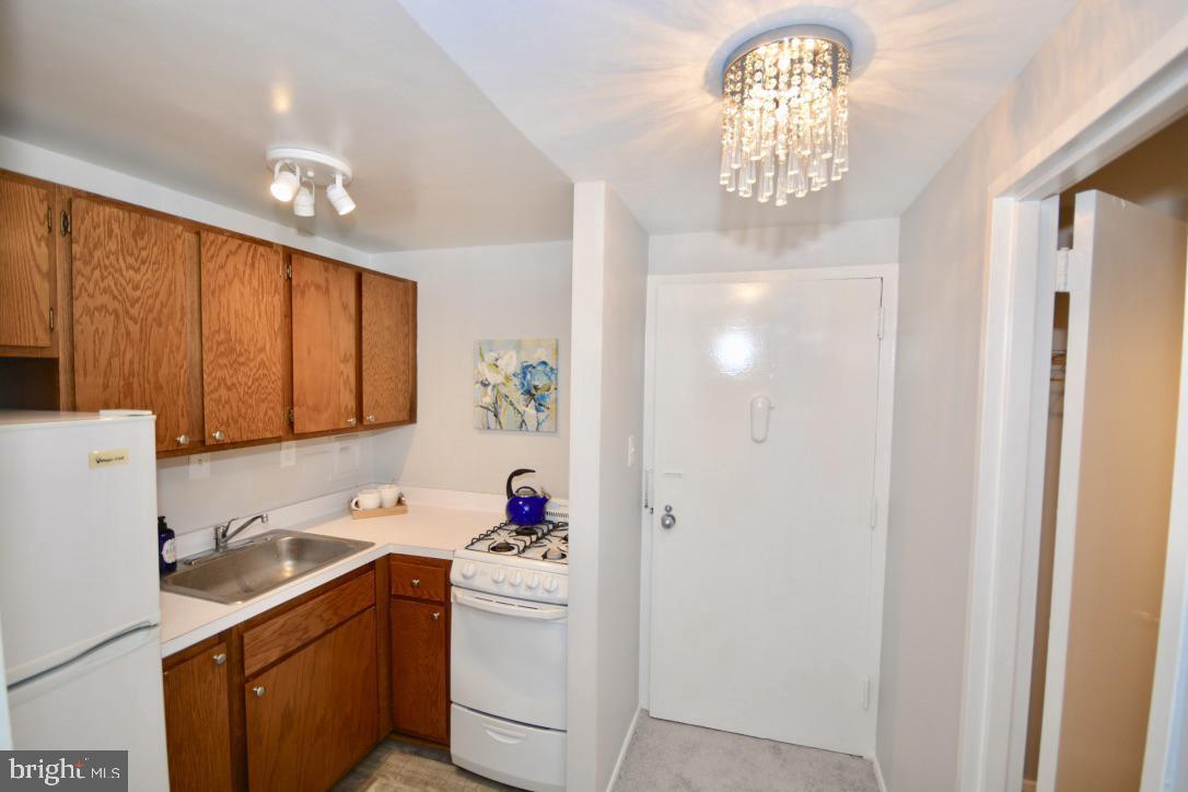 PORT ROYAL CONDOMINIUM - Residential Lease