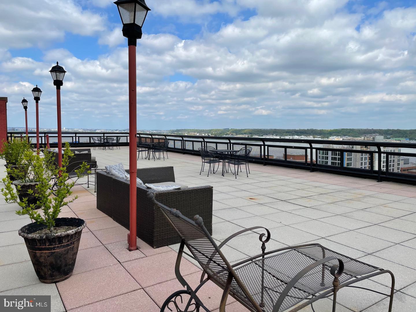 PORT ROYAL CONDOMINIUM - Residential Lease