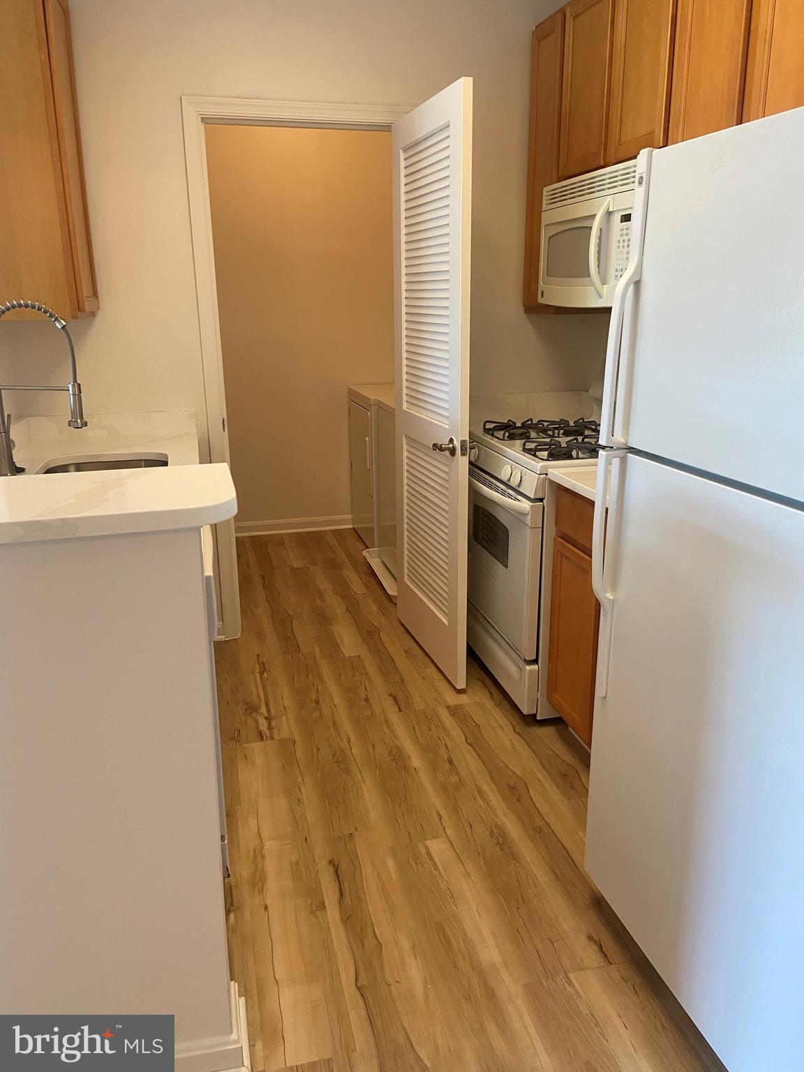 COMMONS ON POTOMAC SQUARE - Residential Lease