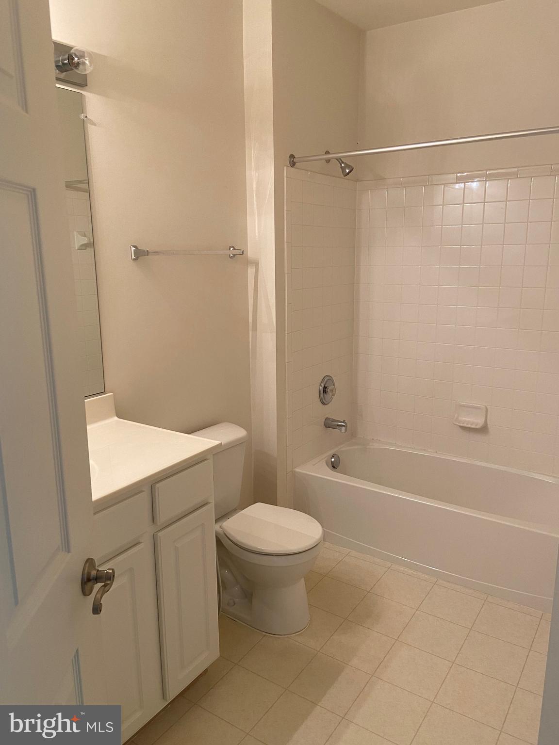 COMMONS ON POTOMAC SQUARE - Residential Lease