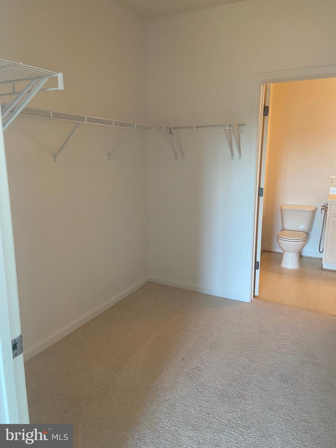 COMMONS ON POTOMAC SQUARE - Residential Lease