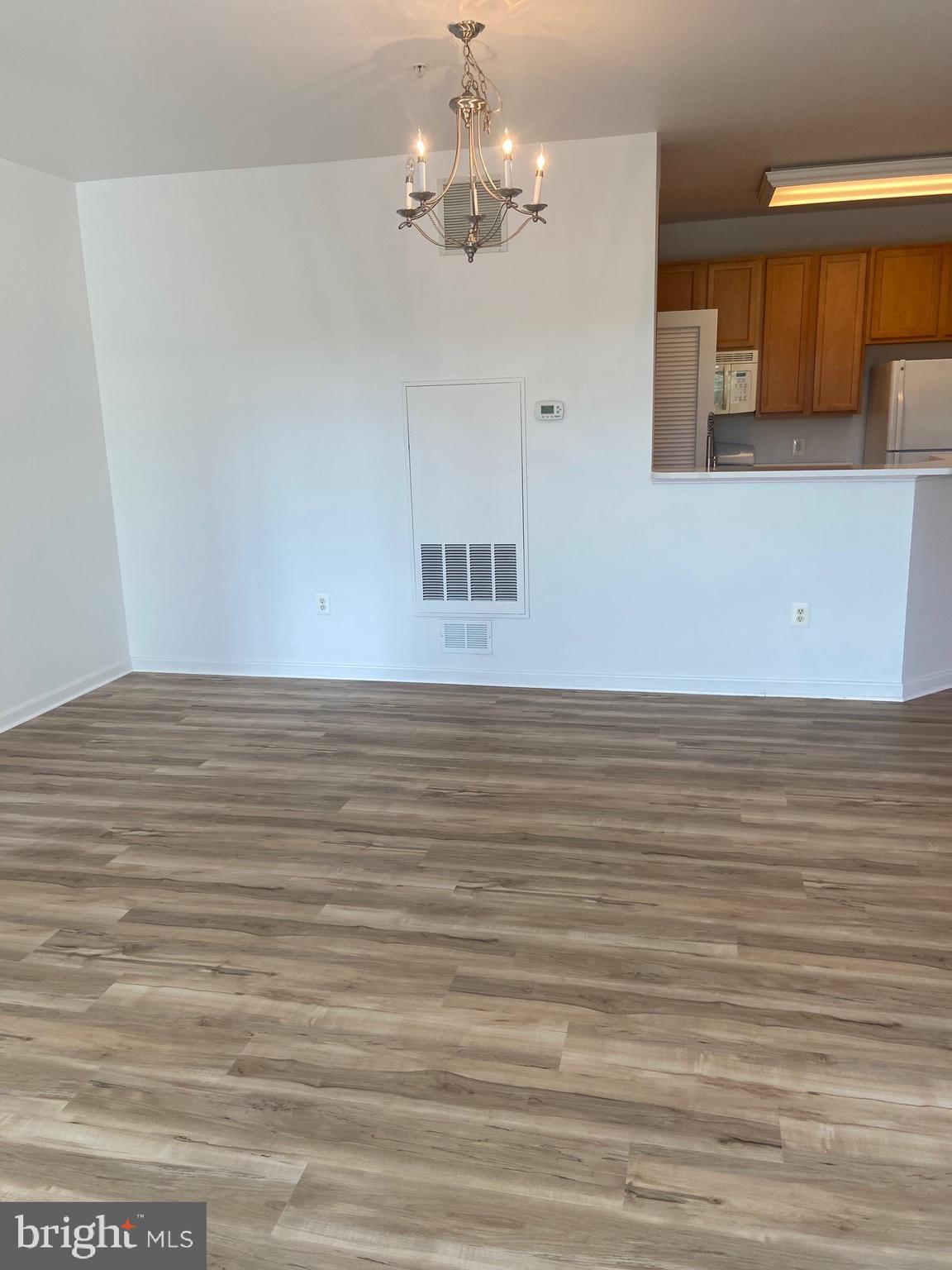 COMMONS ON POTOMAC SQUARE - Residential Lease