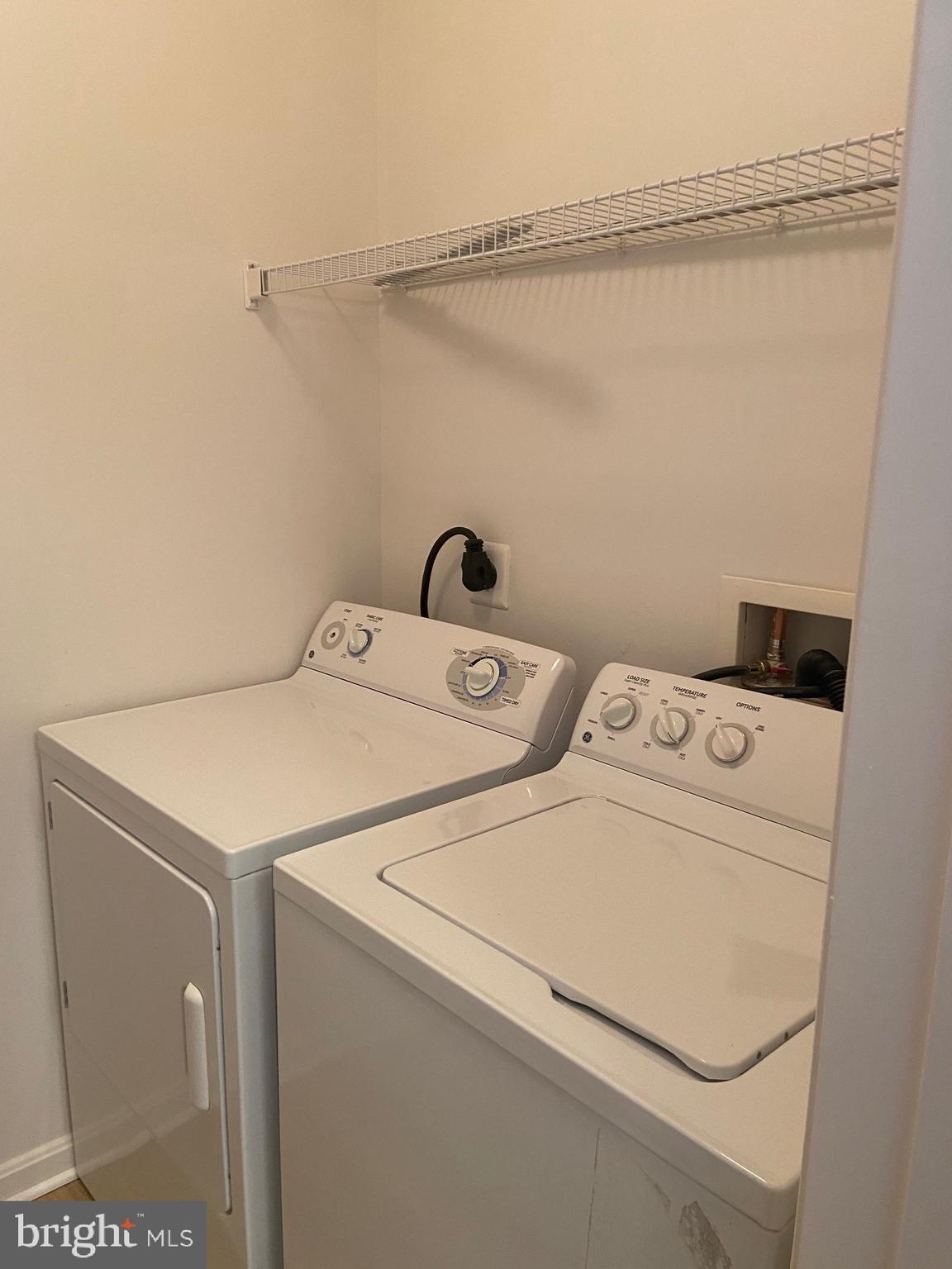 COMMONS ON POTOMAC SQUARE - Residential Lease