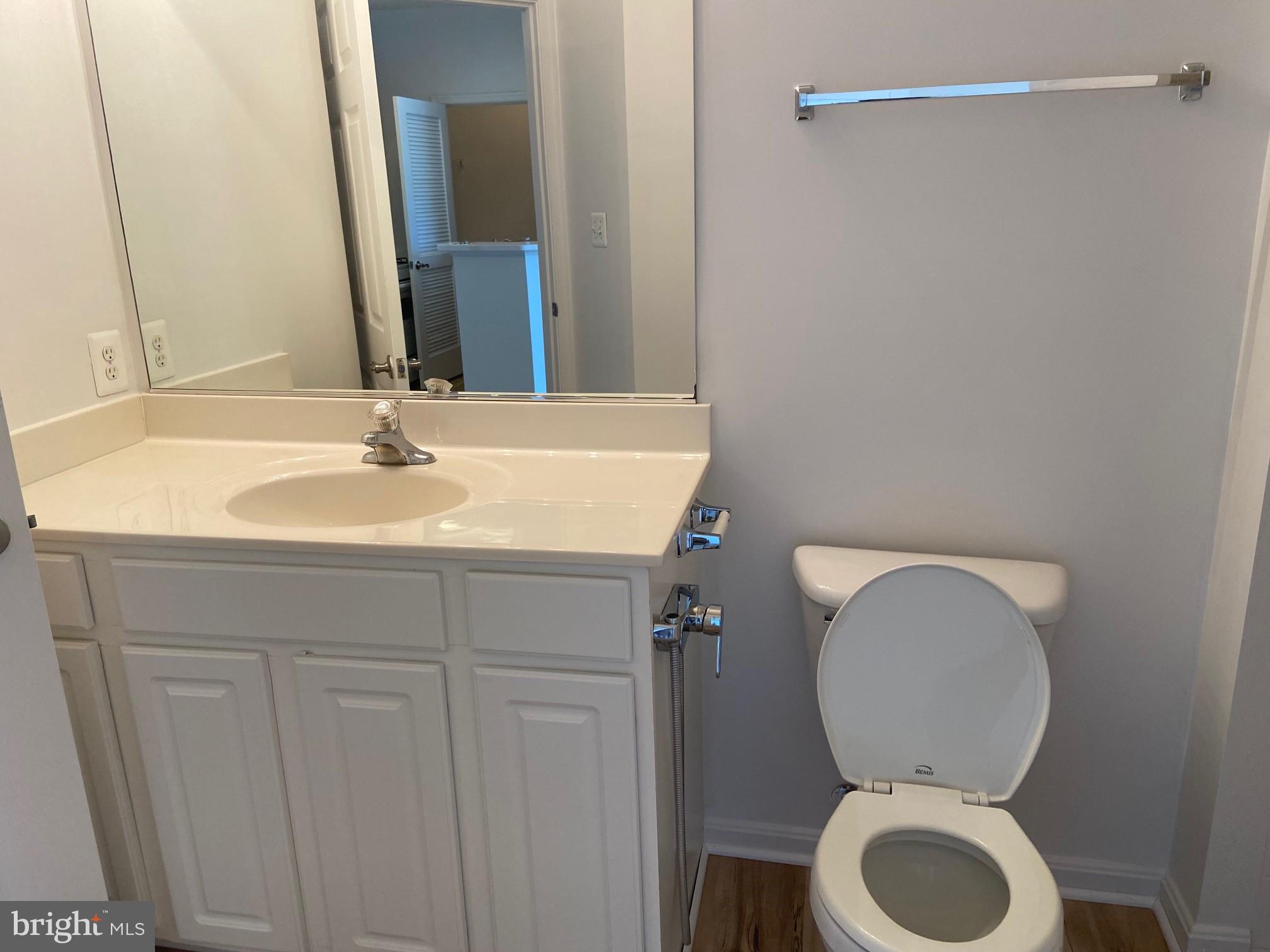 COMMONS ON POTOMAC SQUARE - Residential Lease