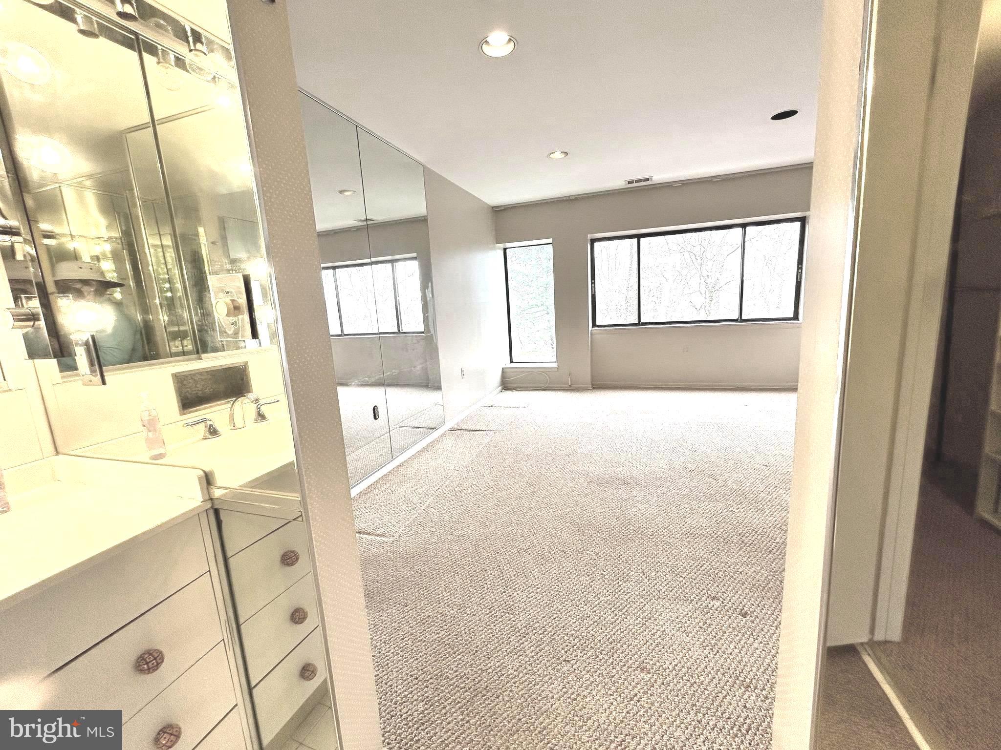 CROSS KEYS - Residential