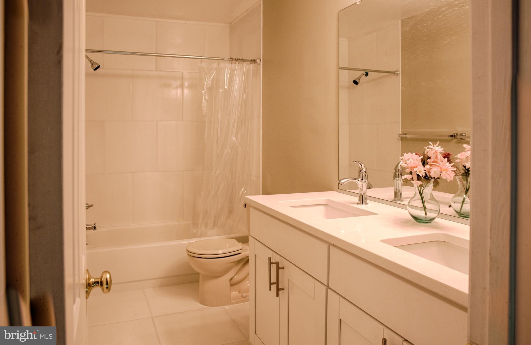 HUNTERS TRACE - Residential