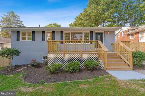 Photo of 2512 MCCOMAS AVE, KENSINGTON, MD 20895 (MLS # MDMC2095212)