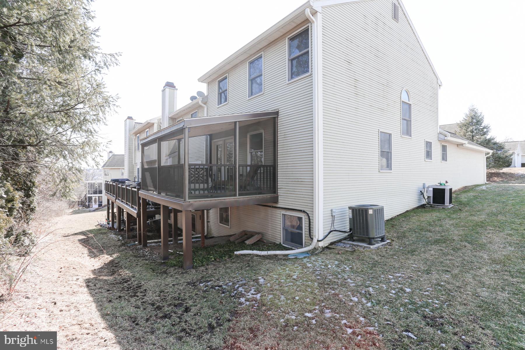 HIDDEN LAKE - Residential