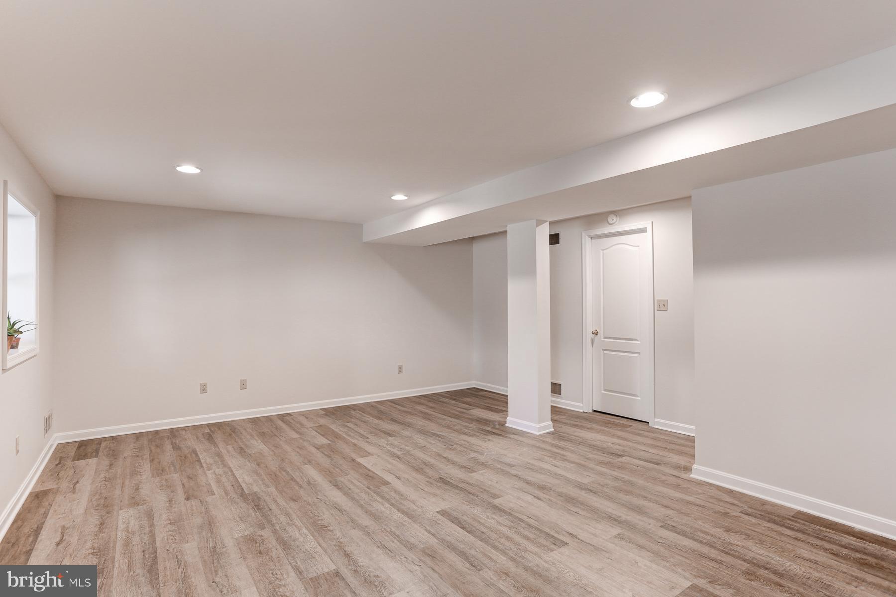 HIDDEN LAKE - Residential