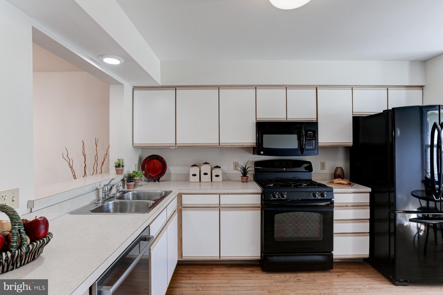 HIDDEN LAKE - Residential