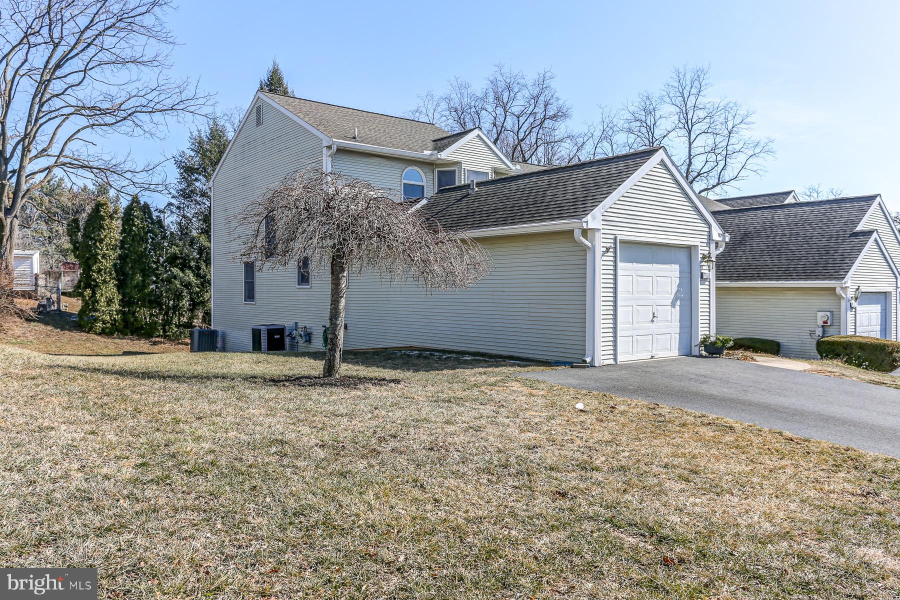 HIDDEN LAKE - Residential