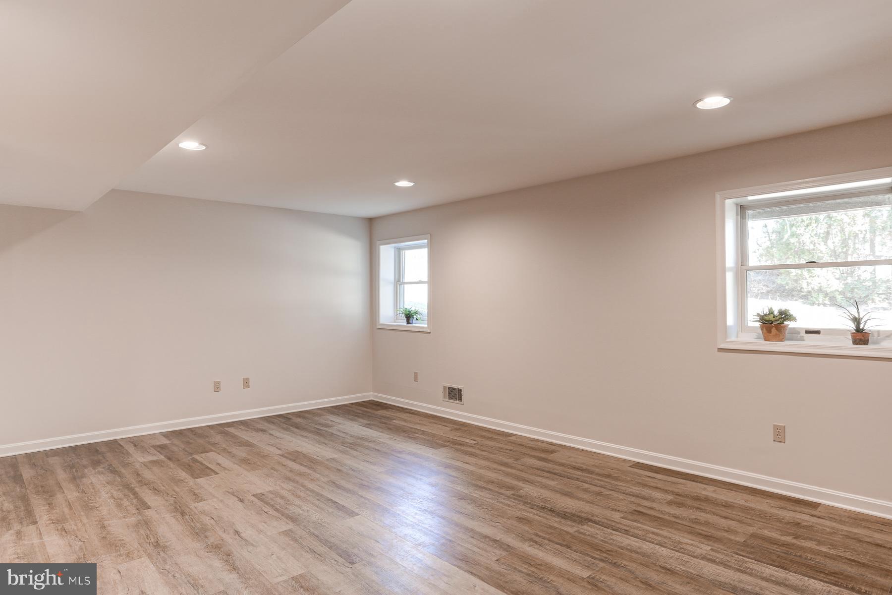 HIDDEN LAKE - Residential