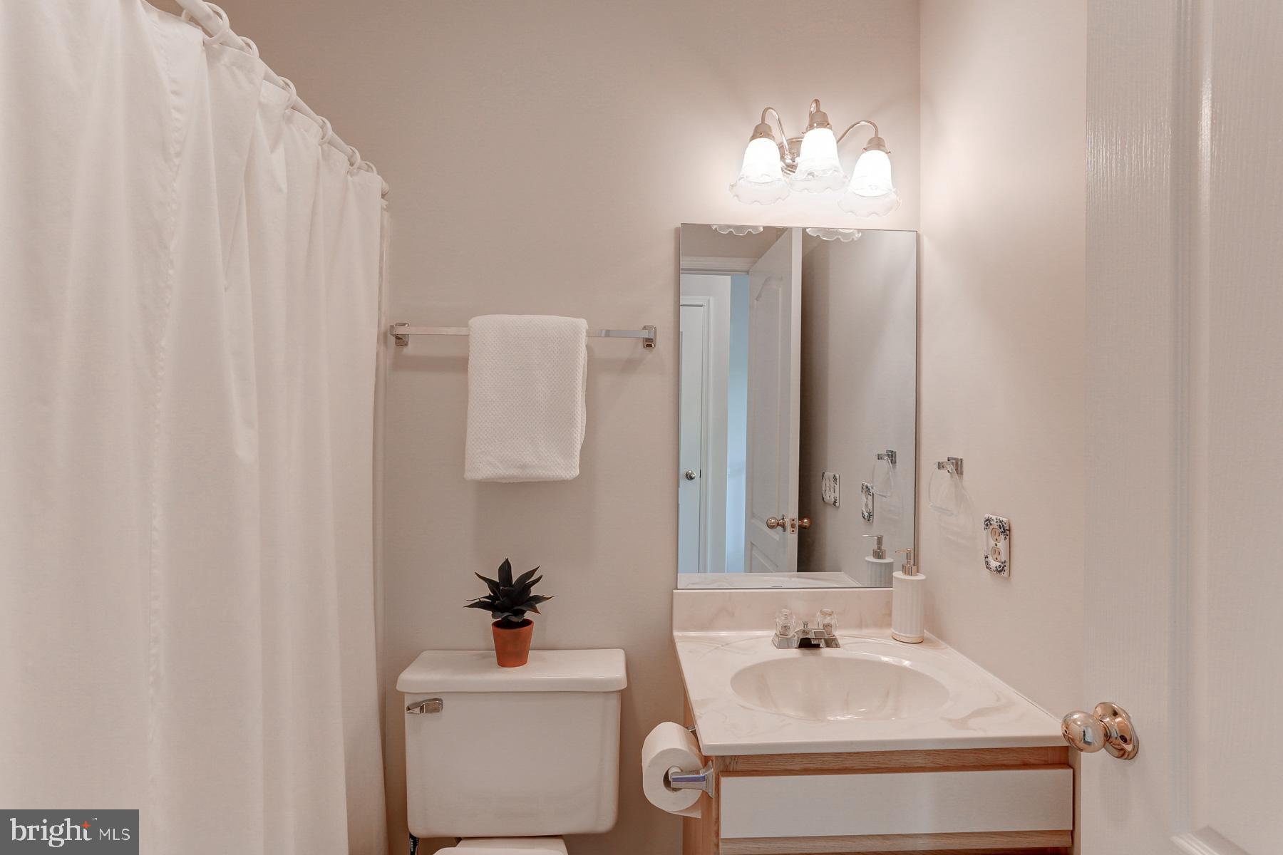 HIDDEN LAKE - Residential