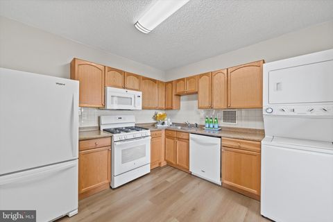 Photo of 3701 S George Mason Drive #1111N, FALLS CHURCH, VA 22041 (MLS # VAFX2298186)