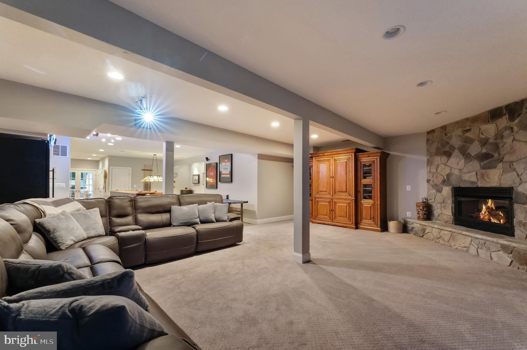 HUNTWOOD MANOR - Residential