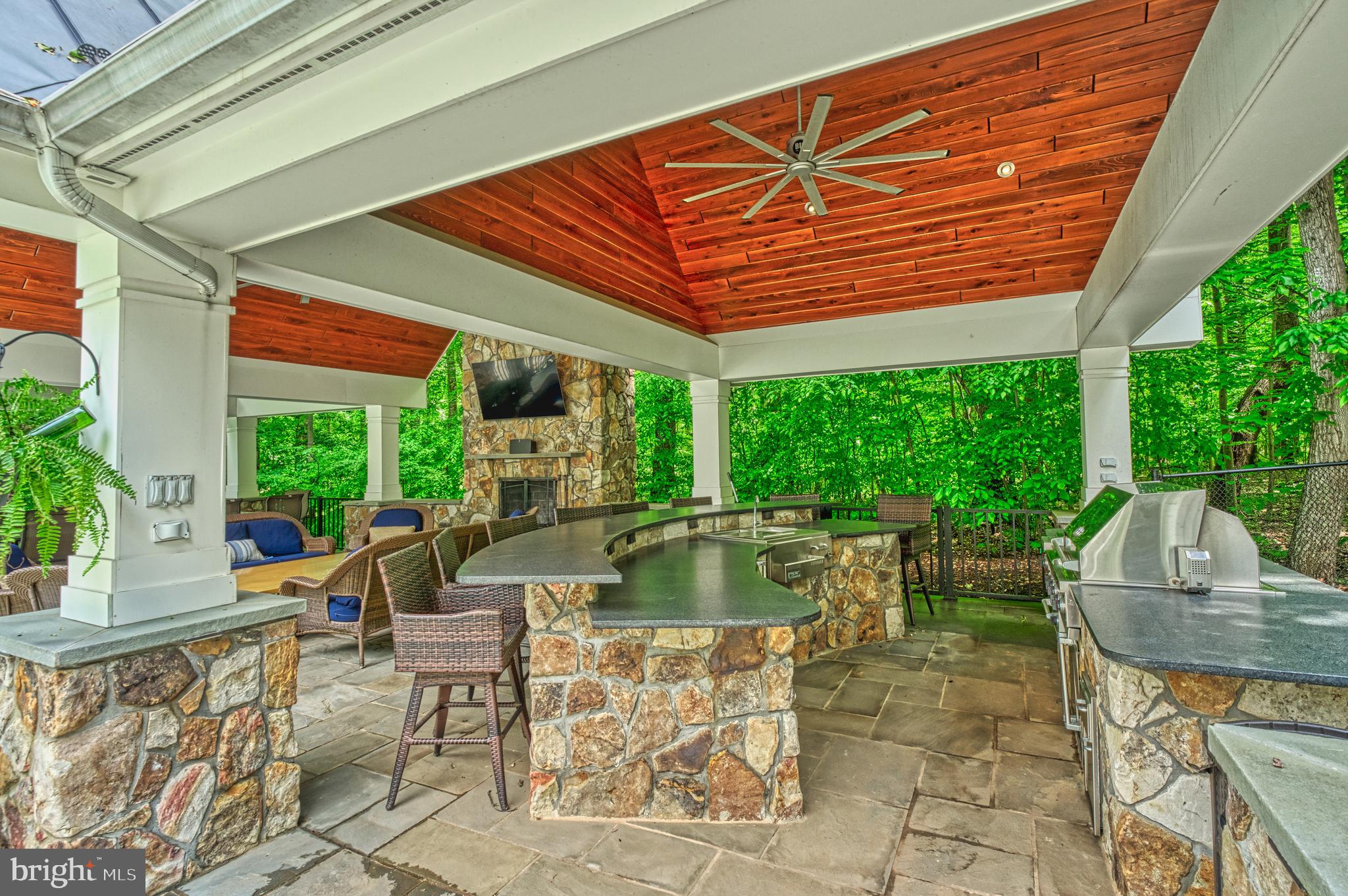 HUNTWOOD MANOR - Residential