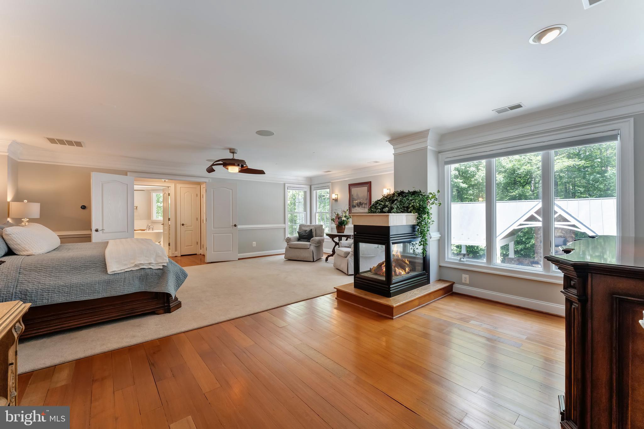 HUNTWOOD MANOR - Residential