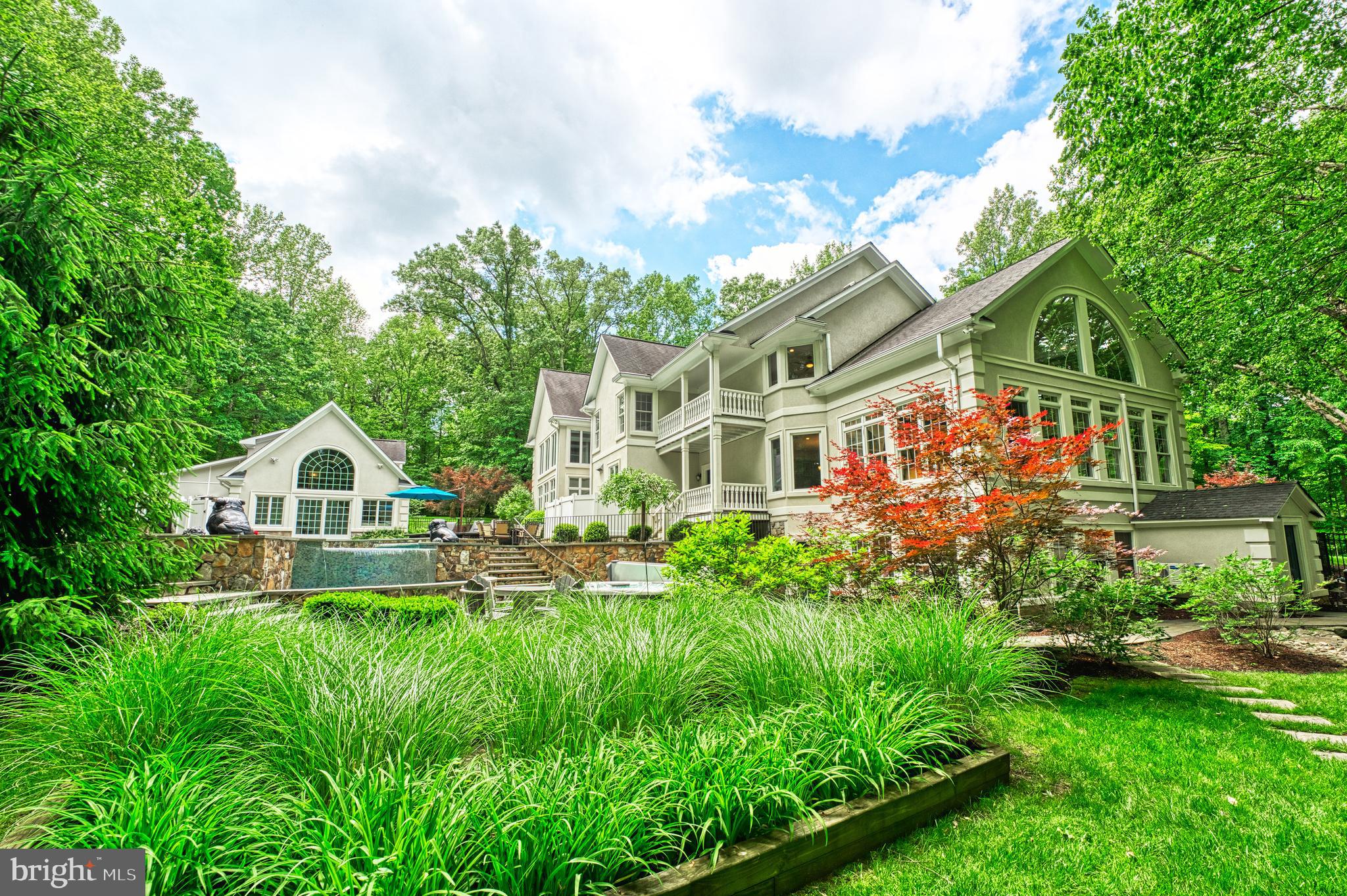 HUNTWOOD MANOR - Residential